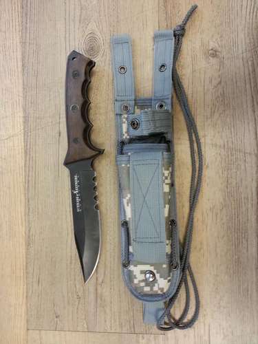 Schrade Extreme Survival Knife SCHF3